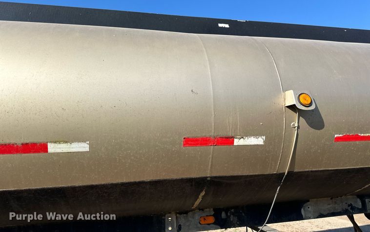 image for item DN0811 2000 Heil tank trailer