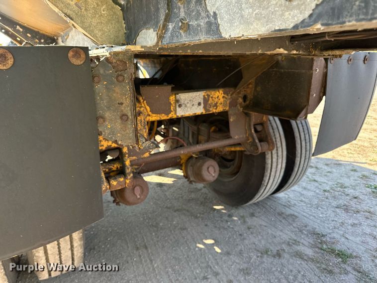 image for item DN0811 2000 Heil tank trailer