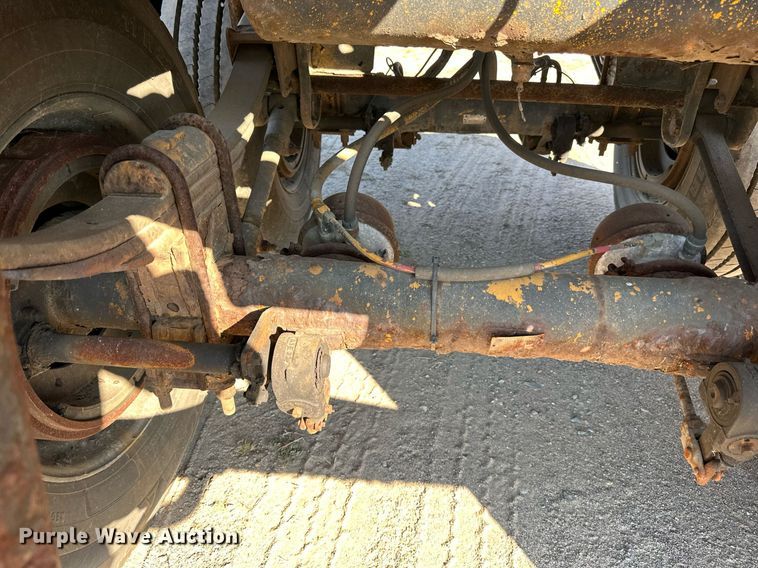 image for item DN0811 2000 Heil tank trailer