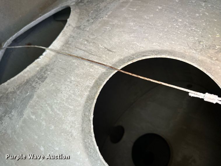 image for item DN0811 2000 Heil tank trailer