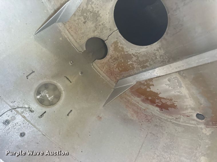 image for item DN0811 2000 Heil tank trailer