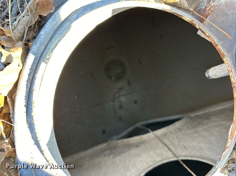 image for item DN0811 2000 Heil tank trailer