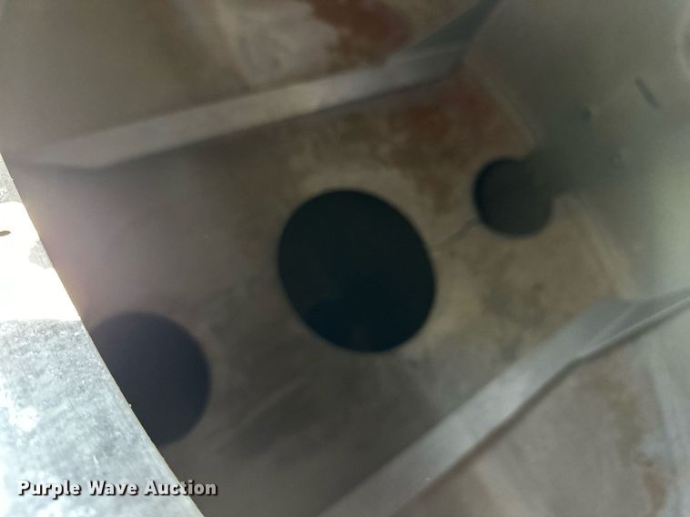 image for item DN0811 2000 Heil tank trailer