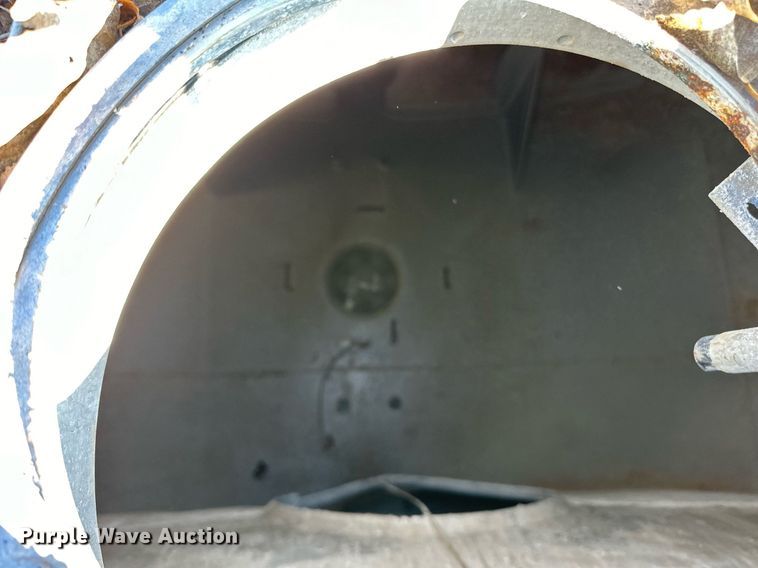 image for item DN0811 2000 Heil tank trailer