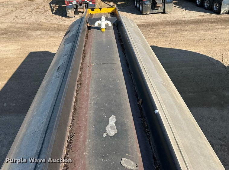 image for item DN0811 2000 Heil tank trailer