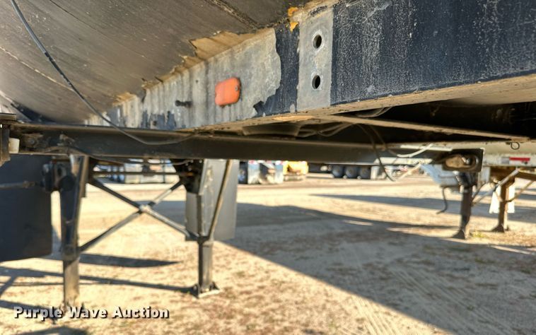 image for item DN0811 2000 Heil tank trailer