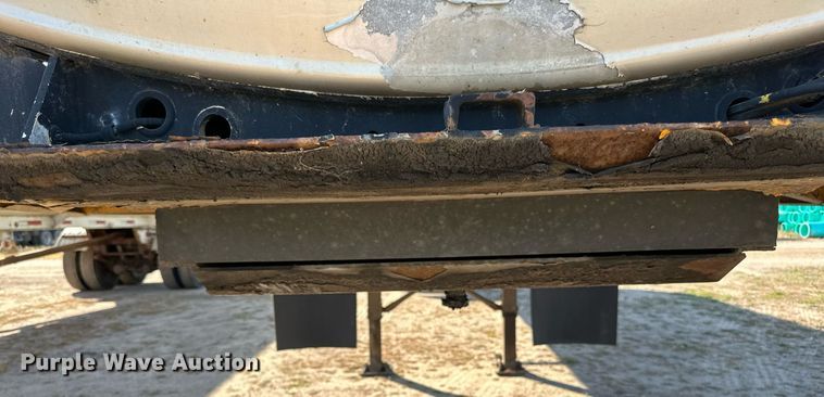 image for item DN0811 2000 Heil tank trailer