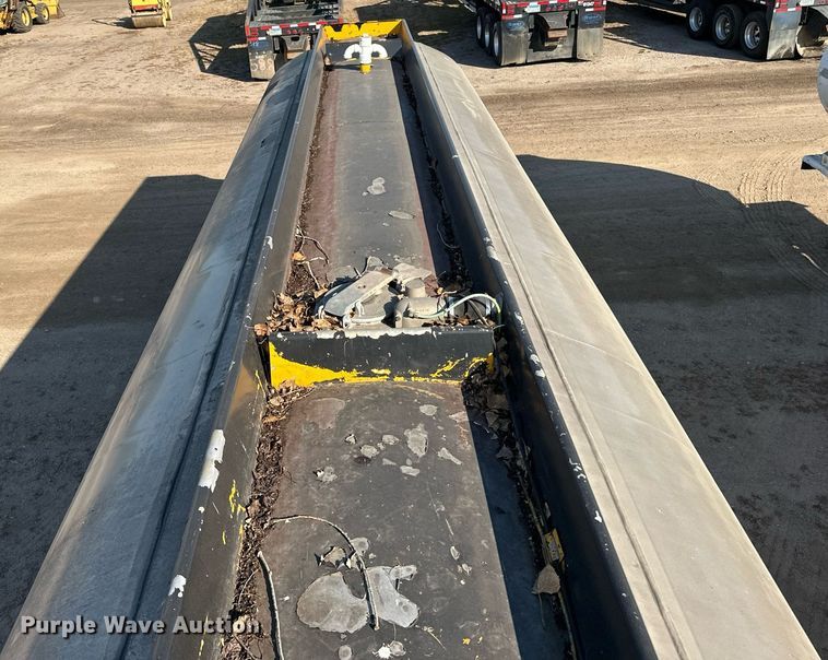 image for item DN0811 2000 Heil tank trailer