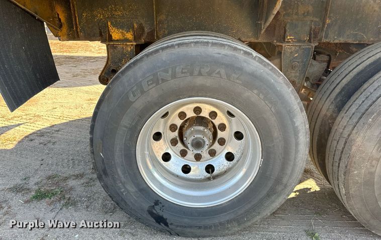 image for item DN0811 2000 Heil tank trailer