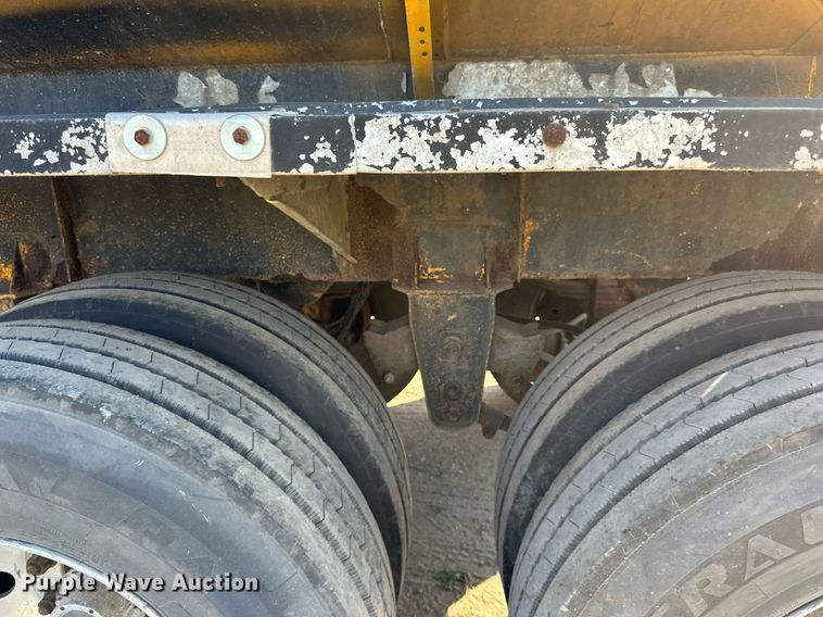 image for item DN0811 2000 Heil tank trailer