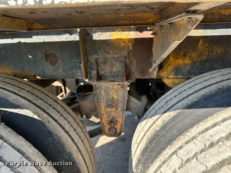 image for item DN0811 2000 Heil tank trailer