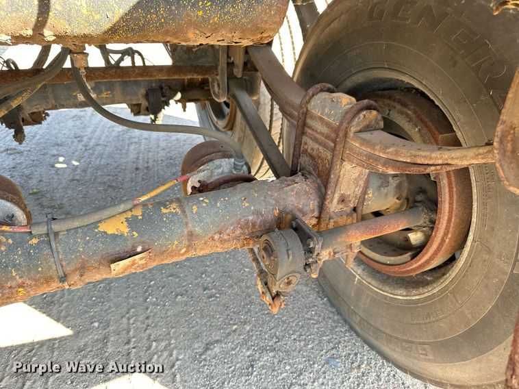 image for item DN0811 2000 Heil tank trailer