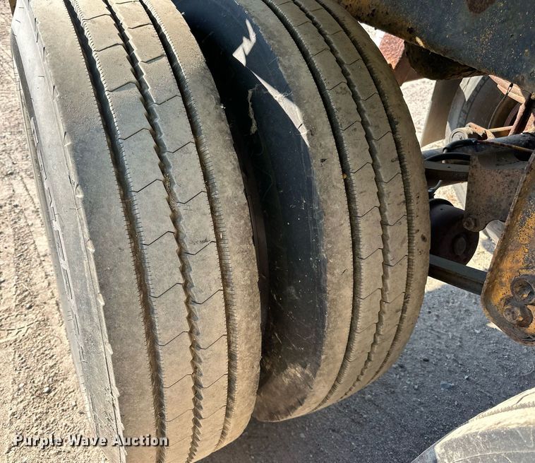 image for item DN0811 2000 Heil tank trailer