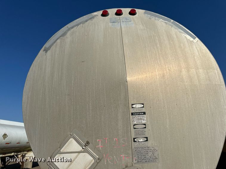 image for item DN0812 2002 Polar tank trailer