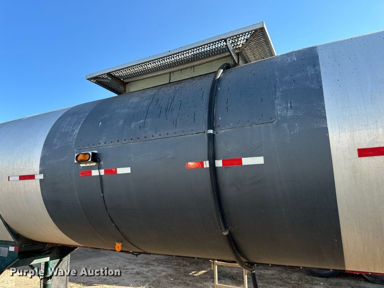 image for item DN0812 2002 Polar tank trailer