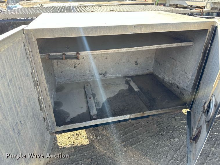 image for item DN0833 2005 Mack 600 semi truck