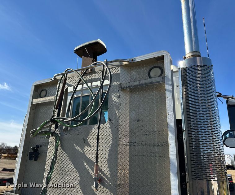 image for item DN0833 2005 Mack 600 semi truck