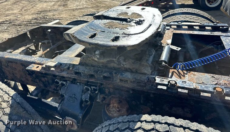 image for item DN0833 2005 Mack 600 semi truck