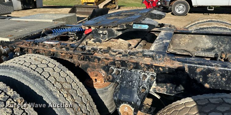 image for item DN0833 2005 Mack 600 semi truck