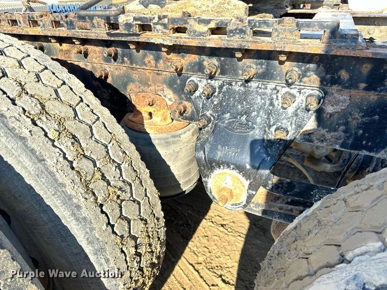 image for item DN0833 2005 Mack 600 semi truck