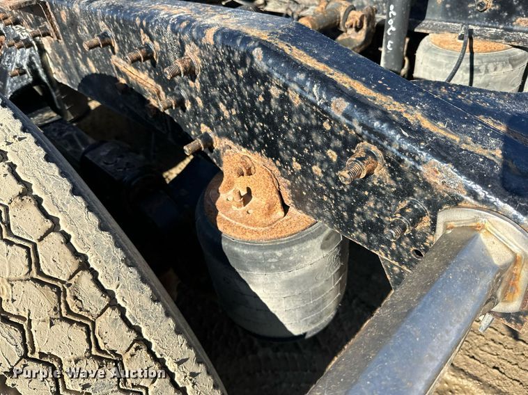 image for item DN0833 2005 Mack 600 semi truck