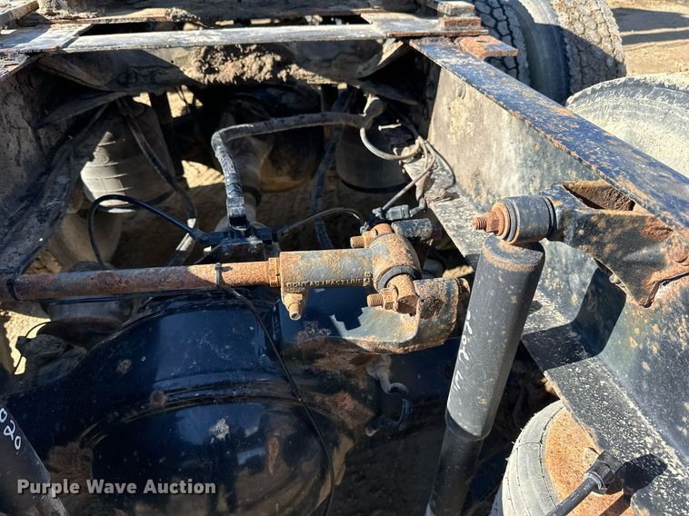 image for item DN0833 2005 Mack 600 semi truck