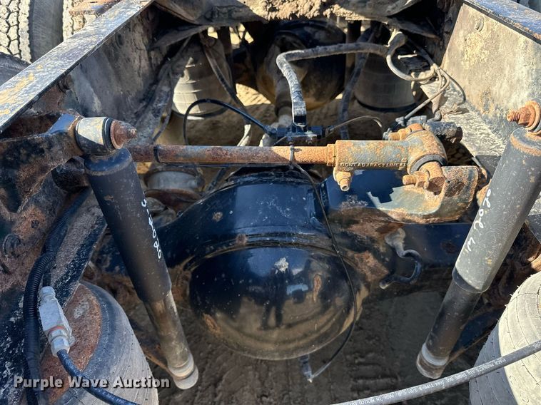 image for item DN0833 2005 Mack 600 semi truck