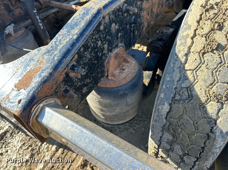 image for item DN0833 2005 Mack 600 semi truck