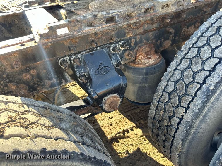 image for item DN0833 2005 Mack 600 semi truck