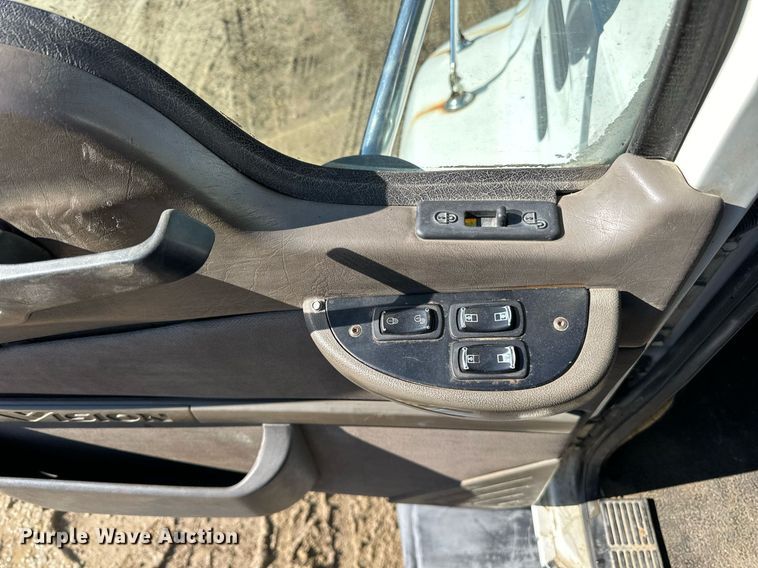 image for item DN0833 2005 Mack 600 semi truck