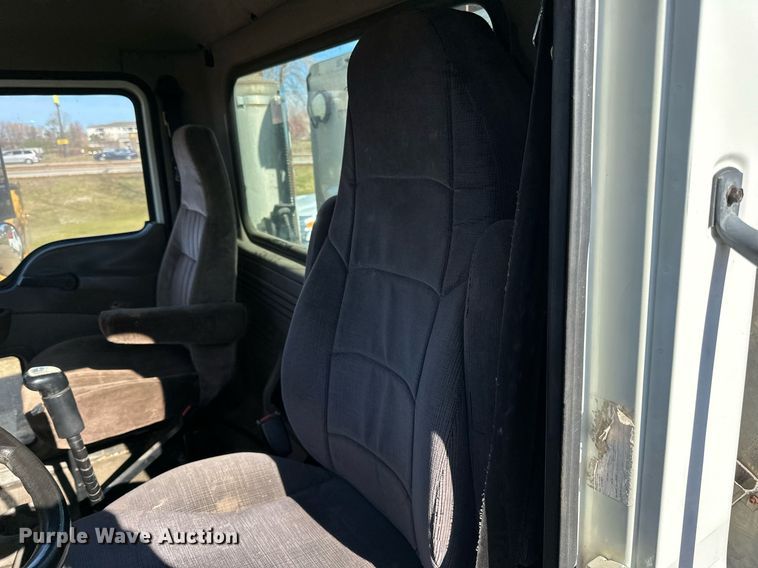 image for item DN0833 2005 Mack 600 semi truck