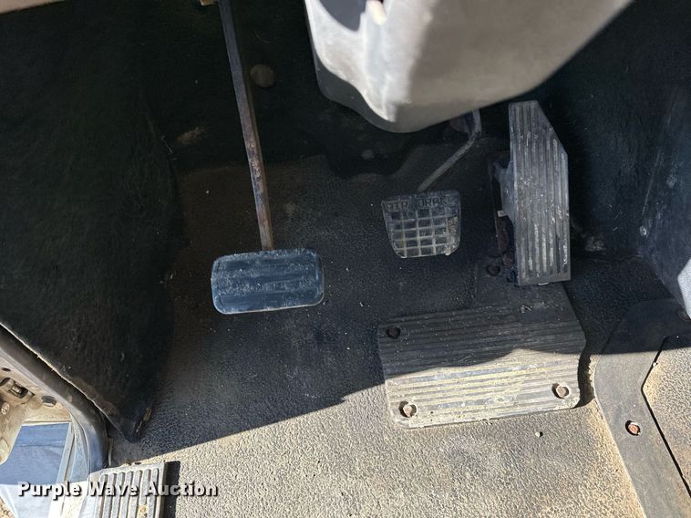 image for item DN0833 2005 Mack 600 semi truck