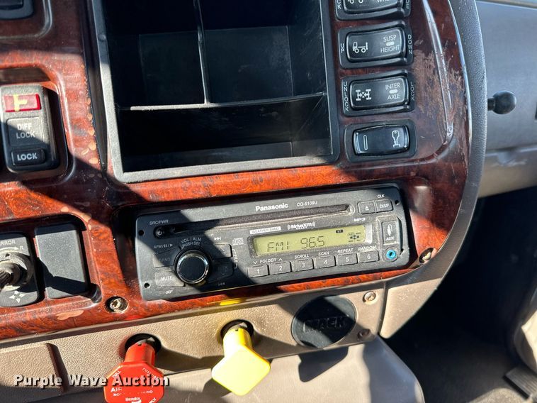 image for item DN0833 2005 Mack 600 semi truck