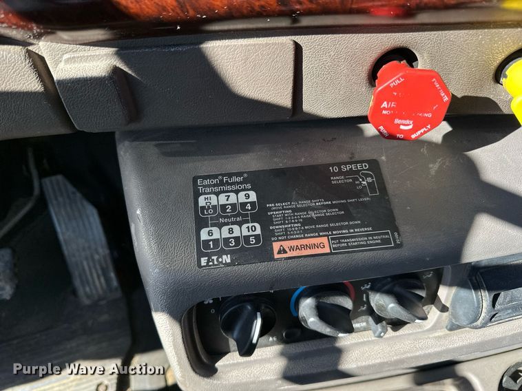 image for item DN0833 2005 Mack 600 semi truck