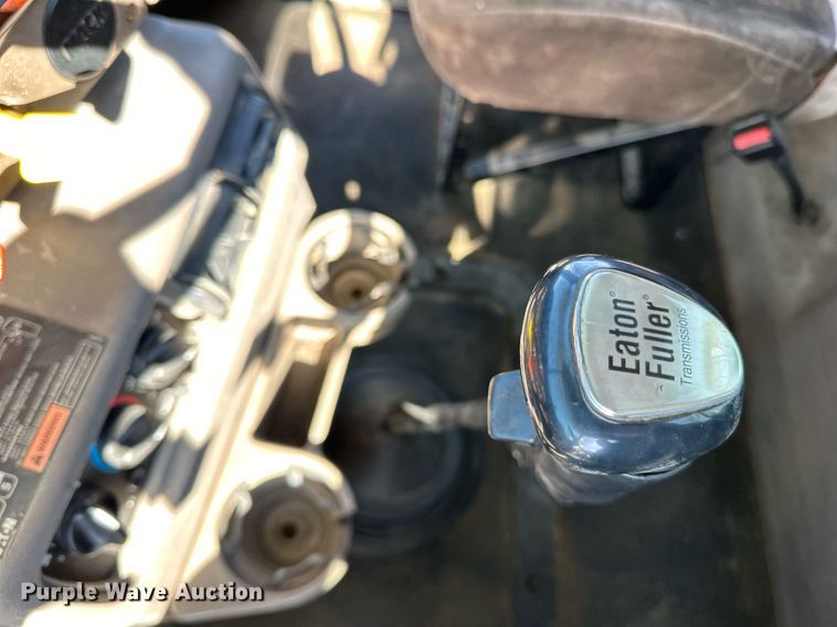 image for item DN0833 2005 Mack 600 semi truck