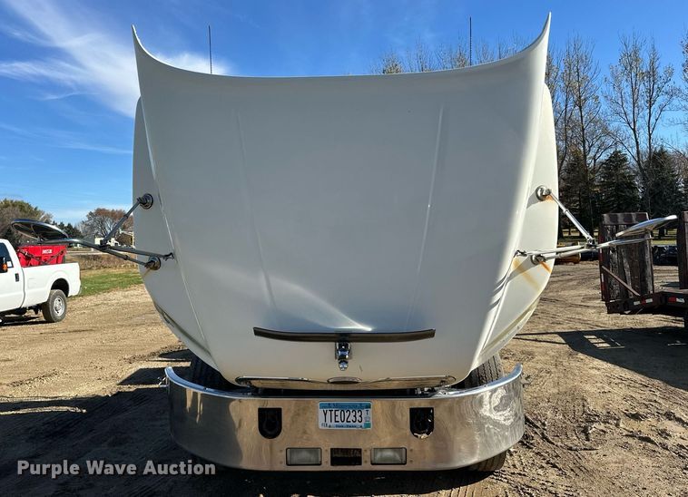 image for item DN0833 2005 Mack 600 semi truck