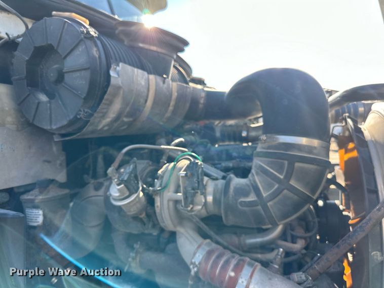 image for item DN0833 2005 Mack 600 semi truck