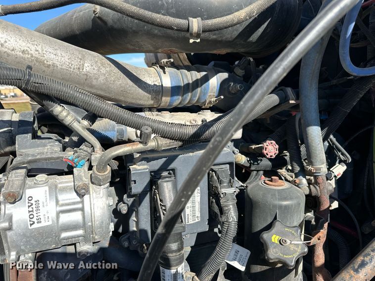 image for item DN0833 2005 Mack 600 semi truck