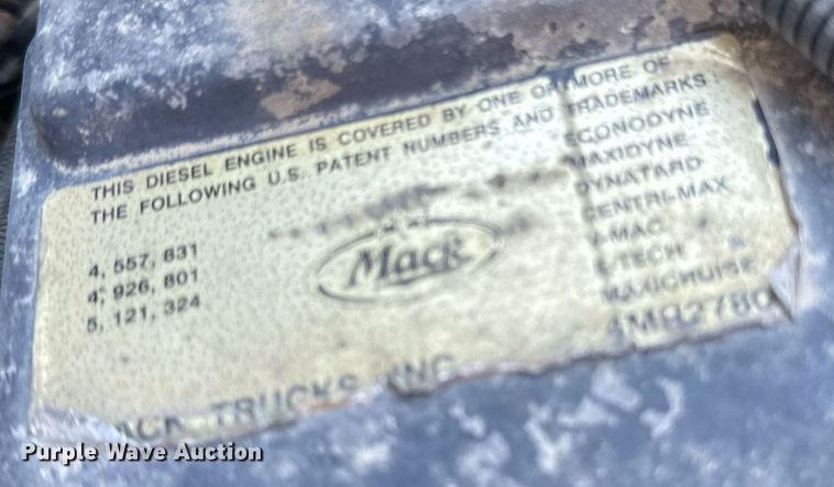 image for item DN0833 2005 Mack 600 semi truck
