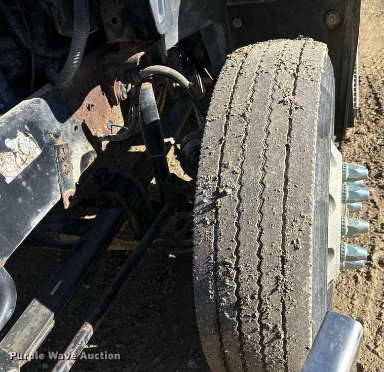 image for item DN0833 2005 Mack 600 semi truck