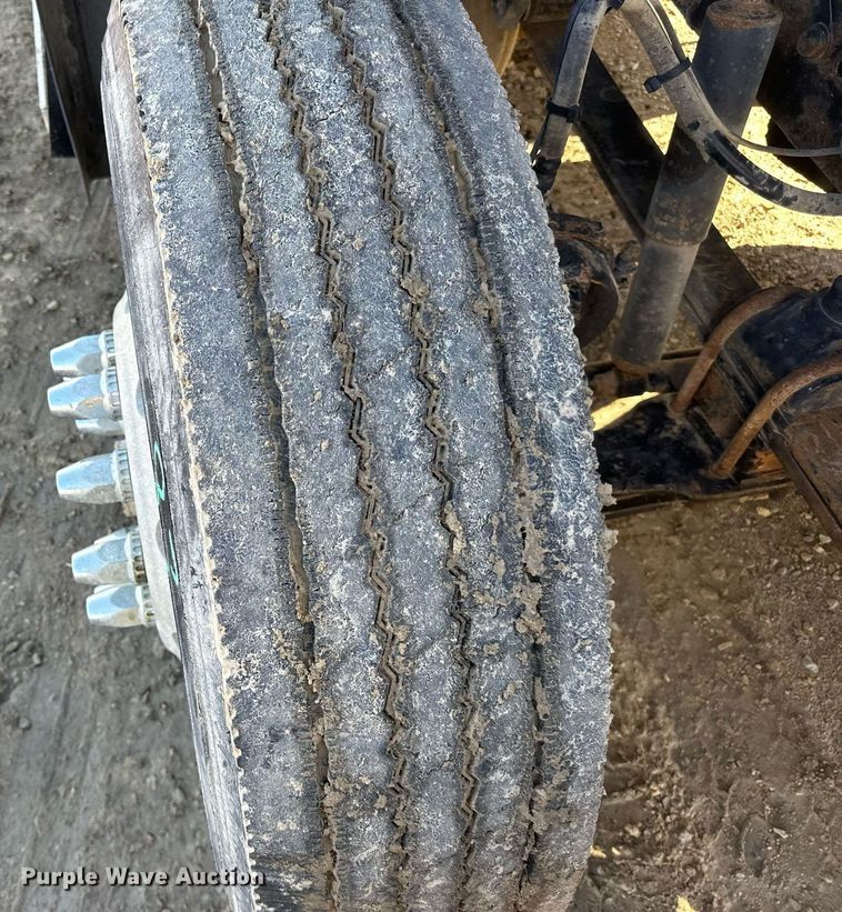 image for item DN0833 2005 Mack 600 semi truck