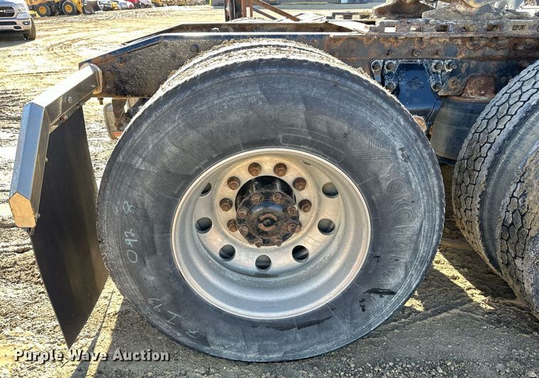 image for item DN0833 2005 Mack 600 semi truck