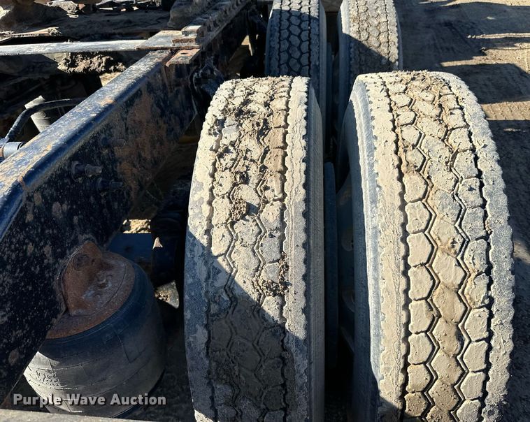 image for item DN0833 2005 Mack 600 semi truck