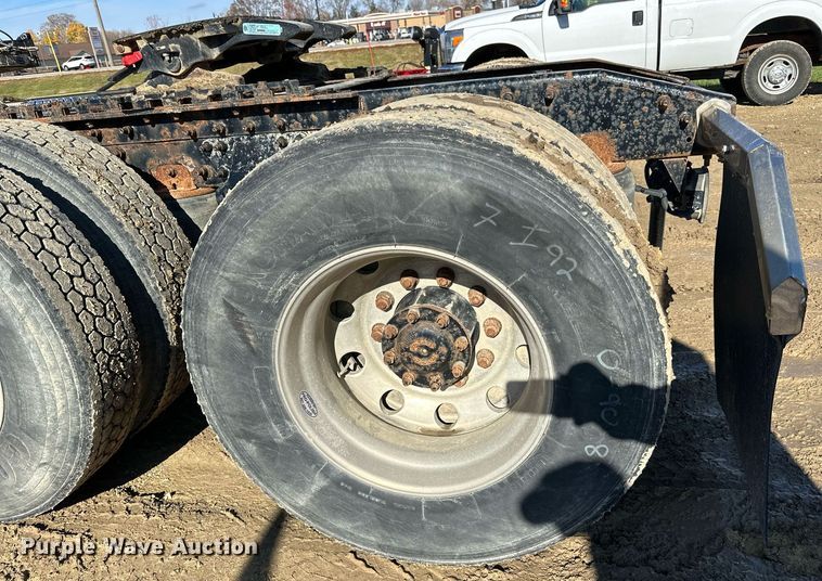 image for item DN0833 2005 Mack 600 semi truck