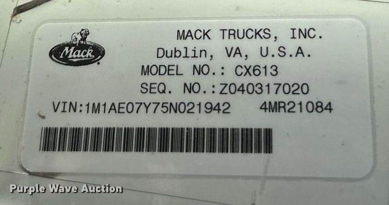 image for item DN0833 2005 Mack 600 semi truck
