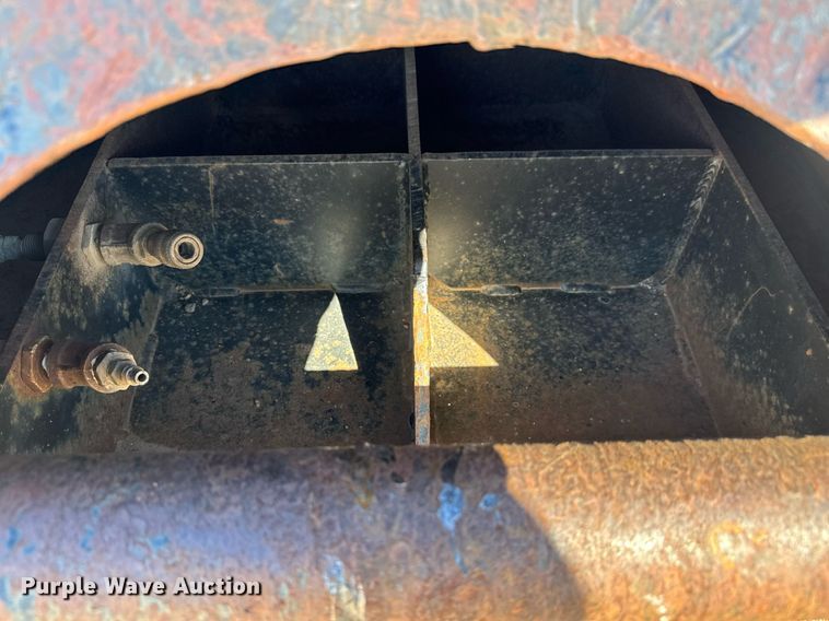 image for item DO1760 2008 Monarch drop deck oilfield trailer 