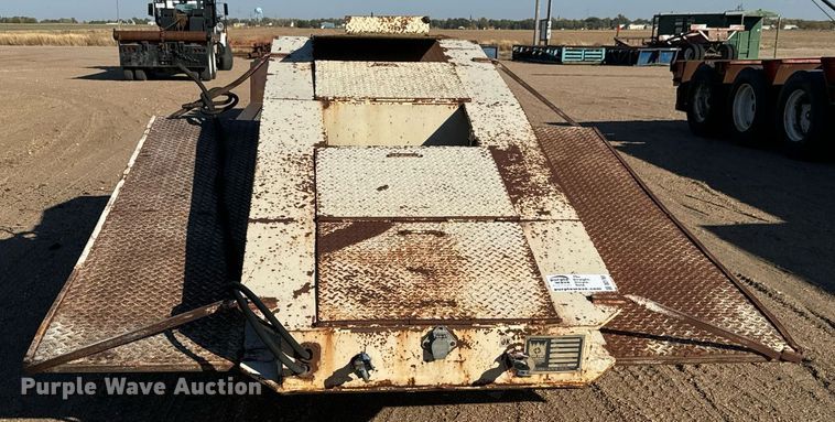 image for item DO1761 1983 Trail King  1552-4800 lowboy equipment trailer