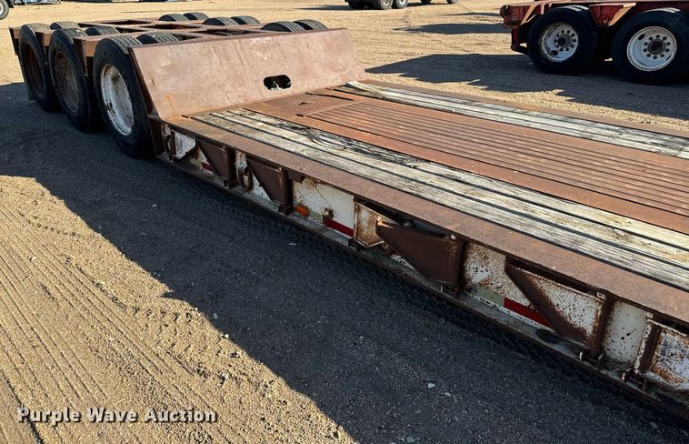 image for item DO1761 1983 Trail King  1552-4800 lowboy equipment trailer