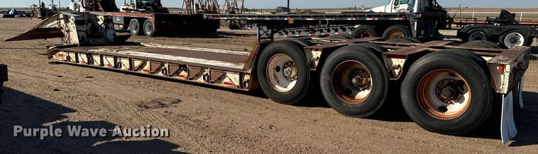image for item DO1761 1983 Trail King  1552-4800 lowboy equipment trailer