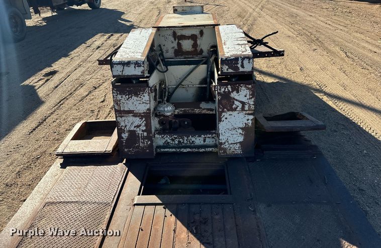 image for item DO1761 1983 Trail King  1552-4800 lowboy equipment trailer